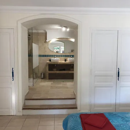 Saphir Райоль-Канадель-сюр-Мер